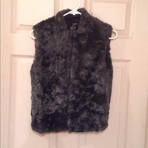 Charcoal Gray Zip-Up Faux Fur Vest w/ Pockets.